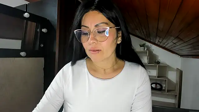 Tania_mature élő XXX-chatje