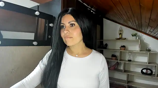 Tania_mature élő XXX-chatje