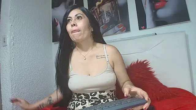 Chat +18 de Tania_mature ao vivo