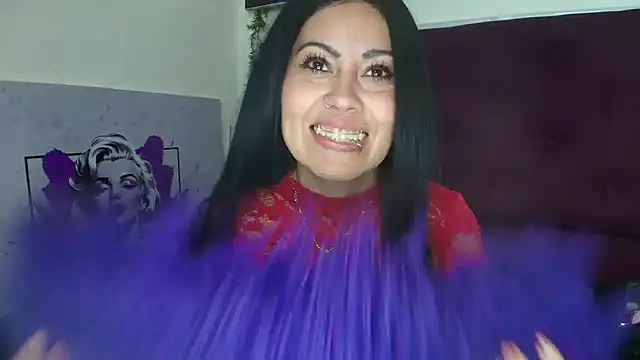 Tania_mature Adlı Modelin Canlı XXX Sohbeti