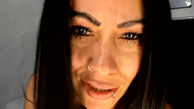Chat +18 de Tania_mature ao vivo