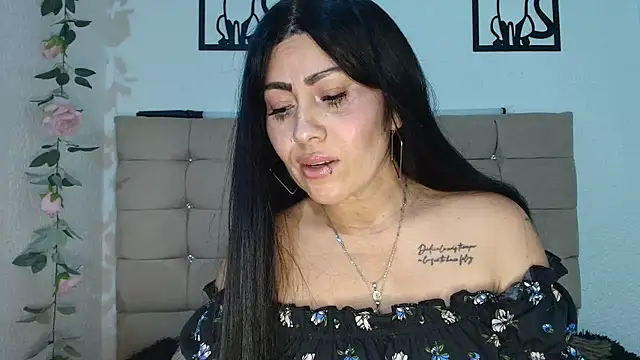 Tania_mature live XXX chat