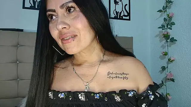 Tania_mature élő XXX-chatje