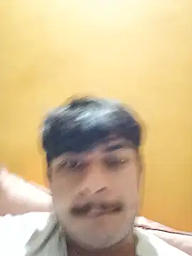 Your_Secret_Guy Show in webcam