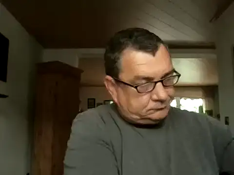 Nobbie444: διαδικτυακό σόου στην κάμερα