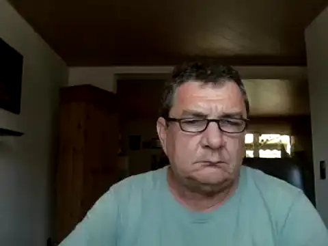 Nobbie444: διαδικτυακό σόου στην κάμερα