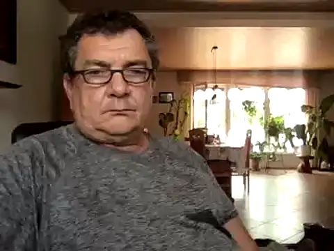 Nobbie444: διαδικτυακό σόου στην κάμερα