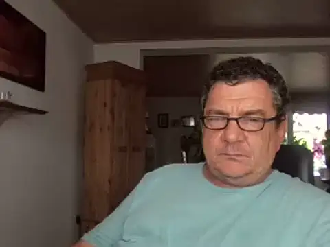 Nobbie444: διαδικτυακό σόου στην κάμερα