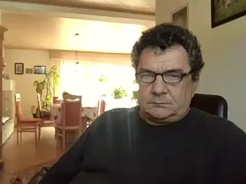 Nobbie444: διαδικτυακό σόου στην κάμερα