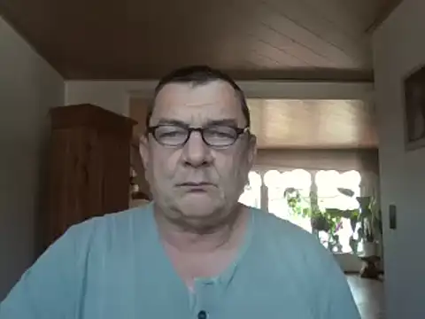 Nobbie444: διαδικτυακό σόου στην κάμερα