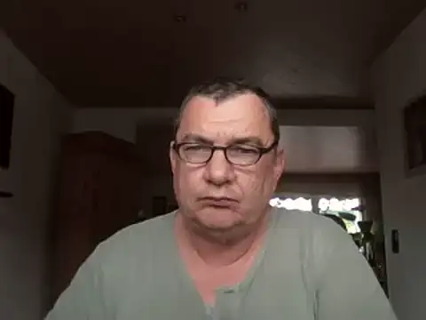 Nobbie444: διαδικτυακό σόου στην κάμερα