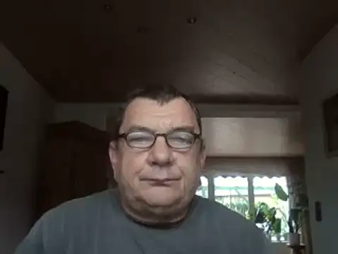 Nobbie444: διαδικτυακό σόου στην κάμερα