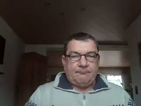 Nobbie444: διαδικτυακό σόου στην κάμερα