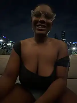 TilaTotti Chat XXX live