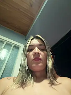 Sarita-candy: διαδικτυακό σόου στην κάμερα