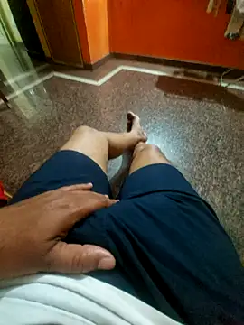 Stripkomal webkamerás műsora