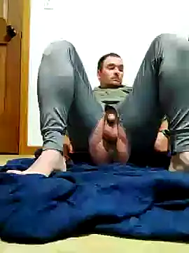 הופעת וובקאם של Meandmywife18