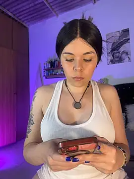 Chat +18 de carolina16love ao vivo