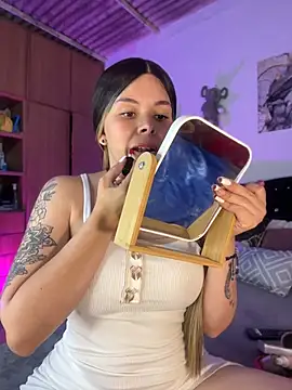 Pokazy przed kamerką – carolina16love