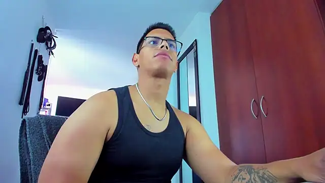 _John_Boy_ Show in webcam