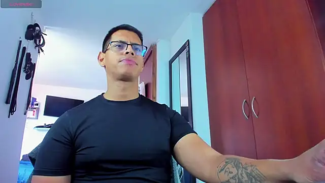 Show modela _John_Boy_ na web-kameri