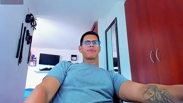 Pertunjukan Kamera Web _John_Boy_
