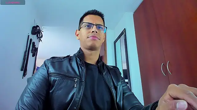 Show modela _John_Boy_ na web-kameri