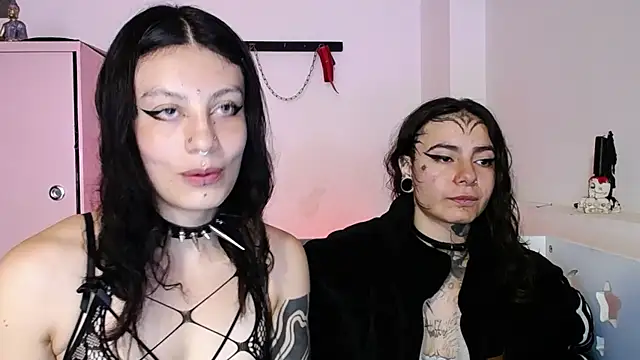 _onthary_6: διαδικτυακό σόου στην κάμερα