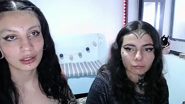 _onthary_6: διαδικτυακό σόου στην κάμερα