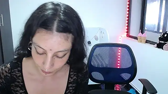 _onthary_6: διαδικτυακό σόου στην κάμερα