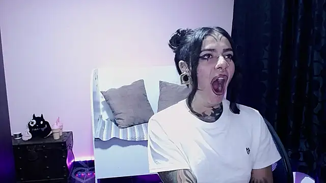 _onthary_6's Live XXX Chat
