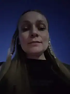 Bondgirl_013: διαδικτυακό σόου στην κάμερα