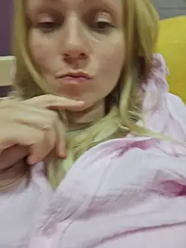 הופעת וובקאם של Bondgirl_013