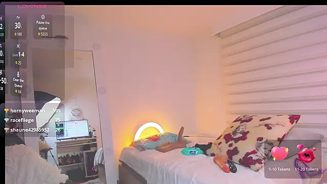 Živá chatovací místnost SharonVelvet