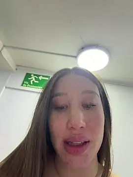 Show modela roouse na web-kameri