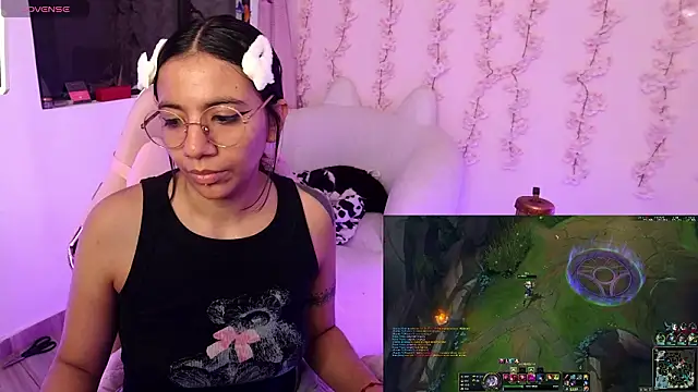 Nami_usagi: διαδικτυακό σόου στην κάμερα