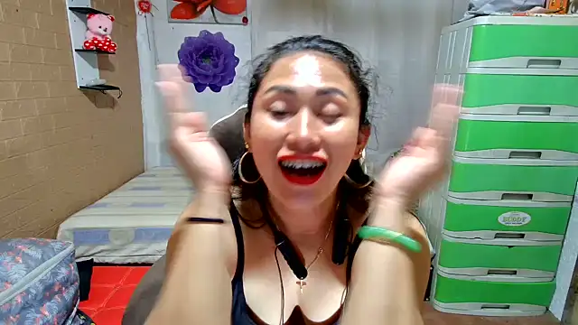 Filipina_Desire Adlı Modelin Web Kamerası Şovu
