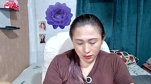 Filipina_Desire Adlı Modelin Canlı XXX Sohbeti