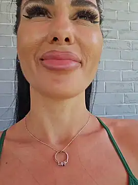 KatiaDivine – Kamerová šou