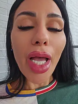 KatiaDivine 在線直播表演