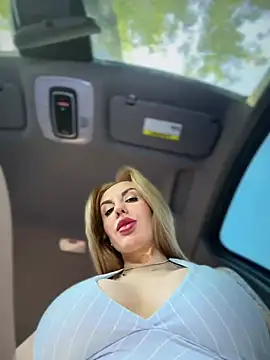 MilfNextDoor20's Webcam Show