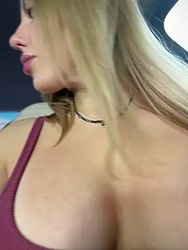 MilfNextDoor20's Webcam Show