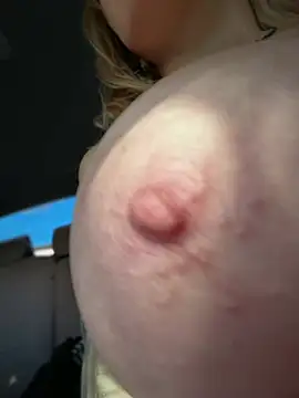 MilfNextDoor20 Show in webcam