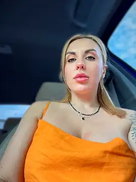 MilfNextDoor20's Webcam Show