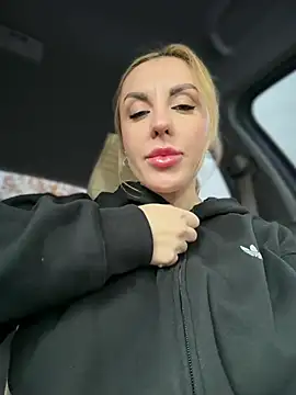 MilfNextDoor20: онлайн-секс-чат