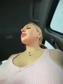 MilfNextDoor20's Webcam Show