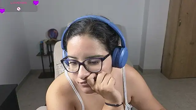 blue__moon_'s Live XXX Chat