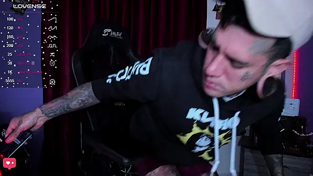 jhonny__ackerman XXX чат на живо