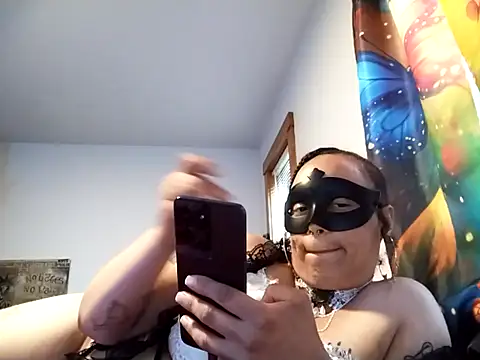Sluttycatwomen Show in webcam