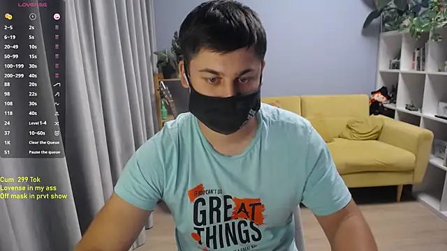 Tomguys: διαδικτυακό σόου στην κάμερα